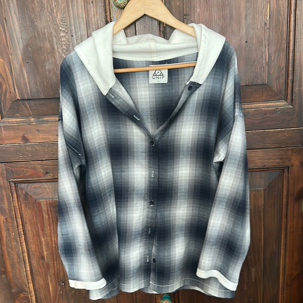 Unif Intha plaid button up